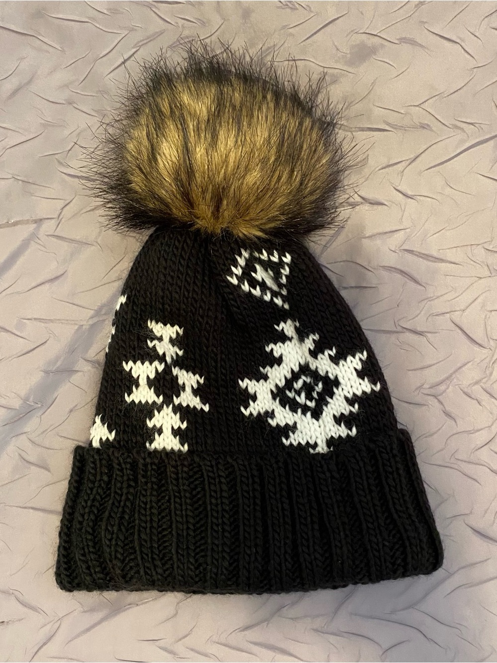 New Eddie Bauer Black and White Beanie w/ Faux Fur Pom Pom W Pacific Ridge